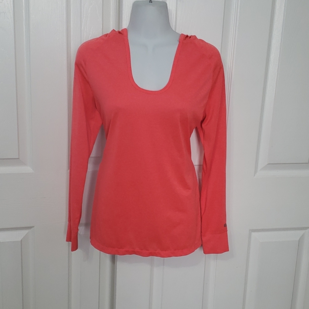 Layer 8 performance quick dry  T shirt Size Large